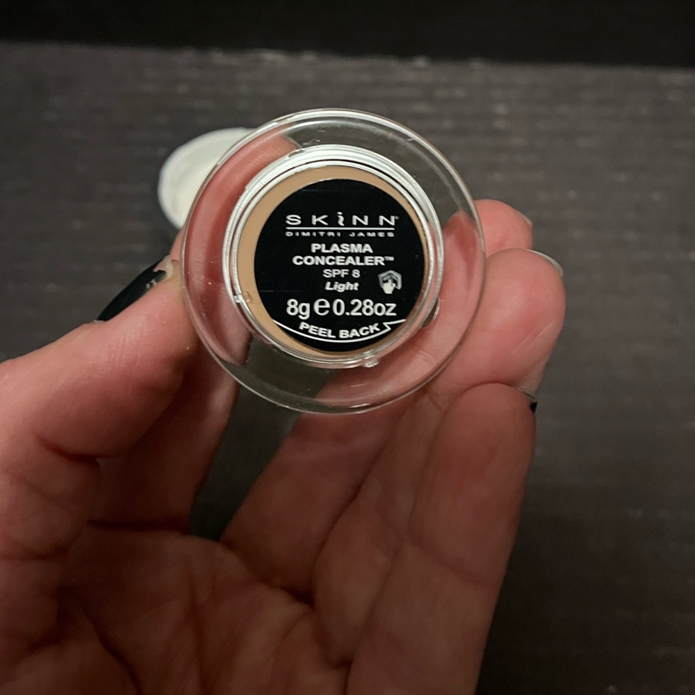 SKINN Dimitri James Plasma Concealer SPF 8 (Light) New factory sealed